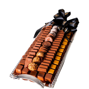 Plateau de service exclusif en métal argenté de qualité pour bonbons au chocolat Plateau de table attrayant pour chocolat Porte-dessert en vente - Product Image 3