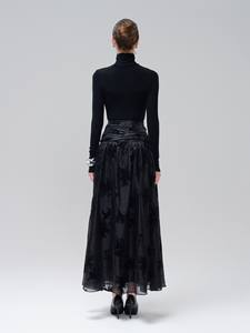 เสื้อถักคอเต่าสำหรับผู้หญิงเป็นมิตรกับสิ่งแวดล้อมป้ายผ้าที่กำหนดเองผู้ผลิตแฟชั่นที่ยั่งยืน - Product Image 3