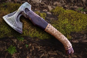 Hacha Vikinga de Acero al Carbono de Alta Calidad con Diseño Industrial, Mango de Madera de Palisandro, Cabeza de Hacha de 18 Pulgadas, 1.5 KG, Herramienta Personalizable para Exteriores - Product Image 2