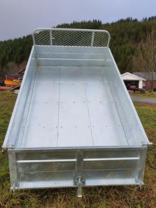 Remorque à benne hydraulique avec mécanisme de basculement pour le transport agricole, niveau de sécurité élevé - Product Image 2