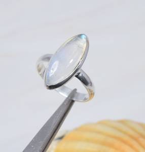 Anillo de piedra lunar arcoíris hecho a mano 925 Plata de Ley sólida fuego blanco Natural piedra lunar arcoíris 925 estampado anillo hecho a mano joyería - Product Image 1