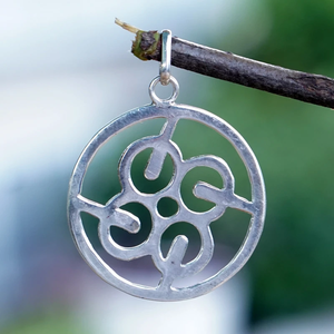 Colgante redondo de plata esterlina con icono abstracto Tema religioso cristiano Regalo PARA TODOS Precio de fábrica Joyería al por mayor - Product Image 3