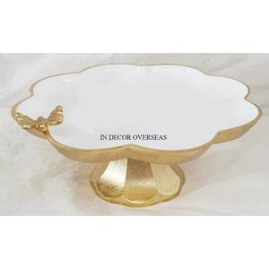 Bol de forme ronde en métal enduit de poudre de couleur blanche avec poignées de concepteur de fleurs plaquées or accessoires de service et de décoration - Product Image 3