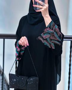 Abaya de Manga Larga Estilo Dubái con Pedrería y Cristales para Ocasiones de Oración y Elegancia Premium - Product Image 1