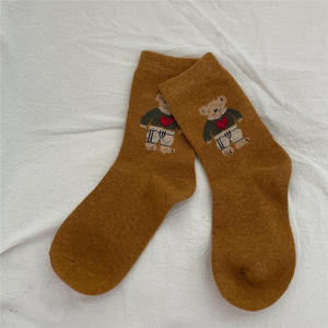 ถุงเท้าลำลองฤดูหนาวแบบยูนิเซ็กซ์ ผ้าฝ้าย 100% ป้องกันแบคทีเรีย แห้งเร็ว ลายการ์ตูน เป็นมิตรกับสิ่งแวดล้อม เหมาะสำหรับเล่นกีฬาและใช้ในชีวิตประจำวัน - Product Image 4