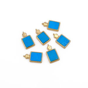 Colgante cuadrado turquesa chapado en oro antideslustre hecho a mano encanto de piedras preciosas naturales para collares y diseño de joyería personalizado - Product Image 1