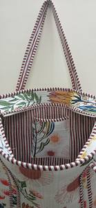 Sacs fourre-tout matelassés en coton imprimé à la main, sacs fourre-tout indiens traditionnels, sacs fourre-tout artisanaux avec impression à la main - Product Image 4