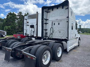 Camiones Usados Freightliner Cascadia 126 con Camarote, 2023 2022, Camión Semi con Camarote de 72 Pies, Detroit Automático - Product Image 4