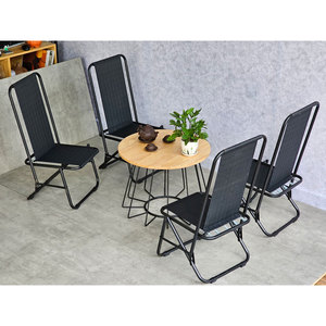 Conjunto CBCF290 de Mesa de Café de Madera de Caucho y 4 Sillas Plegables de Malla para Restaurante - Product Image 4