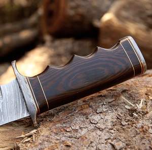 Cuchillo de Supervivencia para Campismo y Caza, Hecho a Mano con Acero de Damasco de Alta Calidad, con Mango de Madera y Funda Personalizada - Product Image 4
