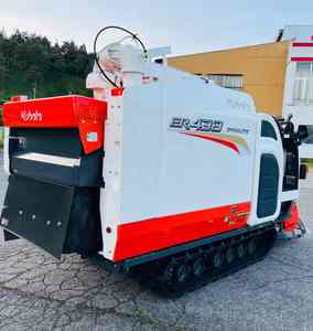 Nueva Cosechadora de Arroz Kubota ER-438 de 8 Filas con Alimentación Superior, Diésel, Distancia entre Filas de 300 mm - Product Image 4