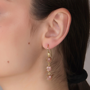 Dua Elegant Unshape Pendientes de mujer con melocotón Piedra lunar Hecho a mano 18K Latón chapado en oro Diseño de gota de moda para bodas - Product Image 5