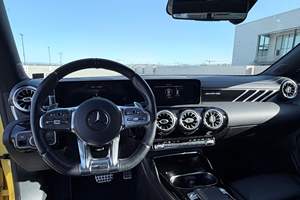 Mercedes-AMG CLA35 2020 d'occasion en bon état, 302 ch, moteur turbo 4 cylindres, transmission intégrale, pack aérodynamique AMG, provenance Californie - Product Image 4