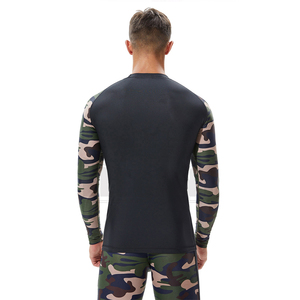 Los hombres usan protectores contra sarpullidos tela de compresión ligera OEM en blanco precio competitivo buena calidad superior sublimación impresa - Product Image 3