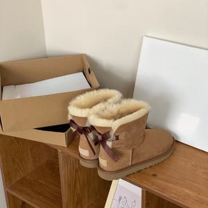 Bottes de neige sur mesure pour femmes, fabriquées en laine douce et chaude de qualité supérieure avec matériau antidérapant, bottes d'hiver en coton - Product Image 2