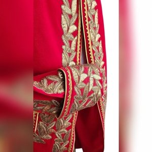 Traje Histórico Masculino Rococó Bordado en Terciopelo Rojo Personalizado de 1 Pieza - Product Image 6