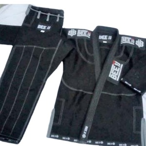 TOP QUALITY KARATE GI UNIFORM HOT SALE MARTIAL ARTS SUITS CUSTOMIZED COLOR TRADITIONAL 220g 100% COTTON DURABLE UNISEX ADULT - Product Image 2