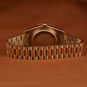 Montre unisexe en acier inoxydable avec verre de qualité supérieure, sertie de pierres brillantes de qualité VVS, mouvement mécanique, prix imbattables - Product Image 3