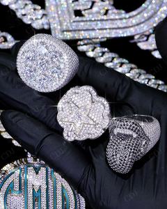 แหวนฮิปฮอปผู้ชายดีไซน์โบราณยอดนิยม ประดับเพชรโมอิสซาไนต์ทรงบาแก็ตต์ ดีไซน์รูปทรงกากบาท  แบบสั่งทำพิเศษ พร้อมใบรับรอง GRA - Product Image 1