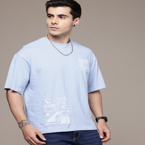 เสื้อยืดผ้าฝ้ายแท้คอกลมแขนสั้นพิมพ์ลายกราฟิกสำหรับผู้ชายผลิตในอินเดีย - Product Image 5