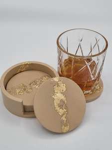 Juego de posavasos de madera modernos hechos a mano, mesa de centro de resina epoxi, ilustraciones decorativas, alfombrilla y almohadillas para bebidas para mesa de GM IMPEX - Product Image 2