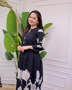 Robe de soirée indienne longue élégante en coton fait à la main, robe à imprimé floral, cadeau de mariée, robe de mode pour femme personnalisée, vêtements d'été - Product Image 5