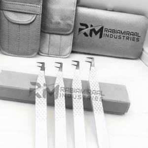 Pinzas de Cejas de Acero Inoxidable de Alta Calidad RMI, Marca Privada, Punta Puntiaguda, Textura Dentada, 10 mm de Longitud, para Uso en Pestañas - Product Image 1