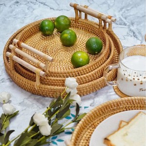 Plateau en rotin rond fait à la main L'ensemble comprend 3 plateaux en rotin de différentes tailles Plateau en rotin de service Convient pour la décoration des aliments - Product Image 1