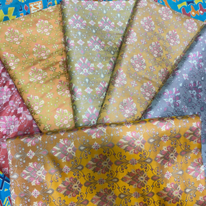 "Tissu Jamawar en soie de qualité supérieure Brocart tissé luxueux avec des motifs traditionnels Paisley & Floral pour Sherwanis, Sarees, Lehengas - Product Image 1