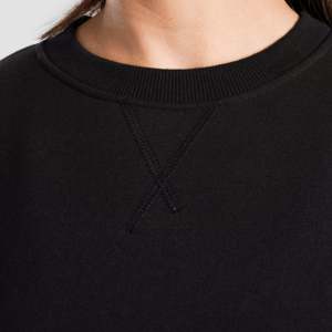 Sweat-shirt court pour femme Vital Edge, noir, en soie tricotée, avec des techniques de broderie et d'impression, style décontracté pour l'hiver et l'automne - Product Image 5