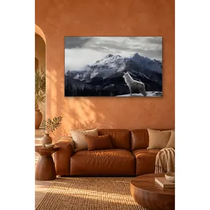 Impression sur toile de Fida Lone Wolf regardant les montagnes enneigées - Product Image 1