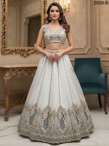 Lehenga Choli de Terciopelo Gadhwal Pesado de Diseñador para Bodas, Bordado de Pavo Real, Bordado Dori, Trabajo con Lentejuelas, Trabajo con Diamantes de Circonio - Product Image 2