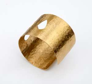 Brazalete ancho de diseñador floral de latón puro 100% hecho a mano, brazalete ajustable, Regalo para mamá - Product Image 2