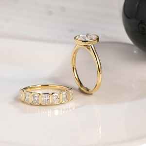 Anillo de sello de diamante cultivado en laboratorio ovalado de corte de Rosa fina de oro de 18 quilates con banda de media eternidad de corte esmeralda, regalo perfecto para fiesta de boda - Product Image 2