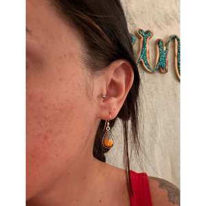 Pendientes Colgantes Hechos a Mano por Artesanos Navajo con Ágata BB y Plata de Ley, Diseño en Forma de Gota de Agua - Product Image 2