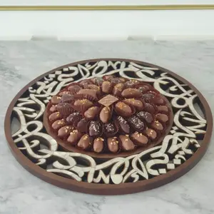 Plateau de service en bois classique avec surface polie et poignées ergonomiques, idéal pour servir des repas et des boissons - Product Image 2