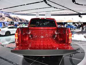 Camioneta Usada Super Crew 4x4 de Gasolina, Transmisión Automática, Tracción en las Cuatro Ruedas, Asientos de Cuero, Neumáticos R18, Control de Crucero, Importada de Japón - Product Image 2