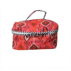 Ensemble de trousses à fermeture éclair matelassées en coton imprimé floral, trois pièces, écologiques, légères, pour une organisation élégante des cosmétiques, des voyages et du maquillage - Product Image 6