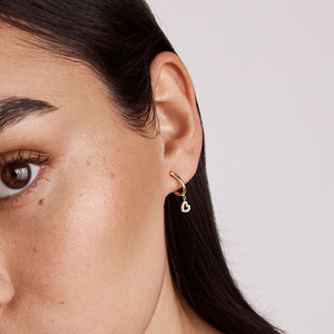 ต่างหูห่วงแบบเปิดห้อยรูปหัวใจสไตล์อันเป็นเอกลักษณ์พร้อมจี้สีทอง14K สีเหลืองสามารถใช้กับเครื่องแต่งกายทุกชุดเพื่อการสวมใส่ในชีวิตประจำวันได้-DS0669 - Product Image 4