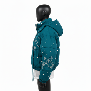 Veste matelassée de luxe pour femmes, tissu en polyester de haute qualité, panneaux matelassés turquoise, strass thermocollés, logo personnalisé, veste matelassée pour femmes - Product Image 3