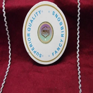 Rollo de estilo tradicional de cinta elegante en zigzag liso plateado para bordado y embalaje de decoración - Product Image 3