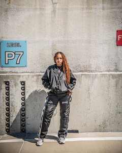 Ensemble de vestes coupe-vent personnalisées de haute qualité pour hommes avec capuche imprimée, fermeture à glissière lisse et respirante pour l'été - Product Image 1