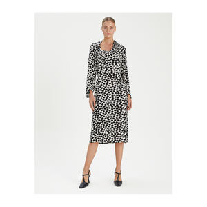 Robe mi-longue décontractée BGN avec détails de col en viscose Modèle W24D292 - Product Image 2