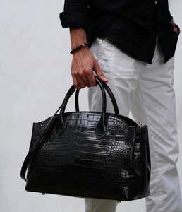 Sac fourre-tout élégant en cuir véritable noir uni à texture crocodile pour femme, avec fermeture éclair, idéal pour la plage et l'usage quotidien, toutes saisons - Product Image 1