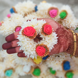 Haldi สร้อยข้อมือมีสายรัดข้อมือลายดอกไม้สำหรับงานแต่งงานของขวัญเพื่อนเจ้าสาว mehendi - Product Image 3