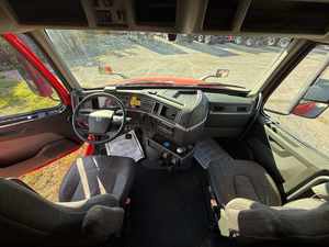 Meilleures ventes : Camion semi-remorque couchette VNL64T760 d'occasion 2021, prêt à être expédié dans le monde entier - Product Image 3