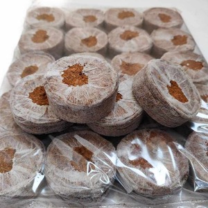 Cocopeat ระดับพรีเมียมพร้อมการกักเก็บน้ำได้อย่างดีเยี่ยมสำหรับเกษตรกรผู้ปลูกมืออาชีพงานสวนและตลาดส่งออกสินค้าขายส่ง - Product Image 1