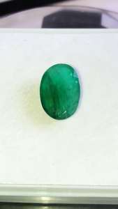 Lujoso 5.88cts Esmeralda natural AAA Lustre Bonito color verde Corte ovalado de Zambia para la fabricación de joyas con certificado IGI - Product Image 3