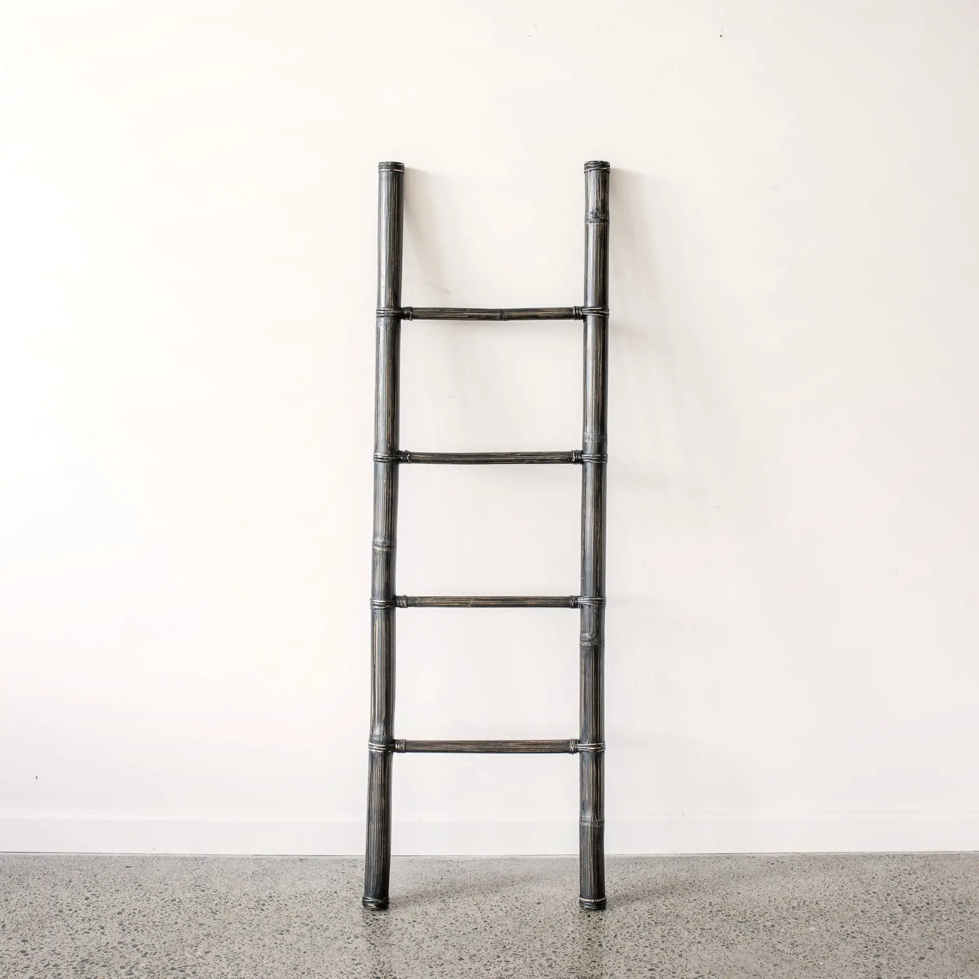 Construction strong sturdy straight black ladder and scaffolding parts bamboo ladders for hanging towels home use