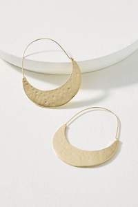 Boucles d'oreilles artisanales en laiton pour femmes avec motifs ethniques et finition antique parfaites pour les tenues de fête indiennes traditionnelles - Product Image 2